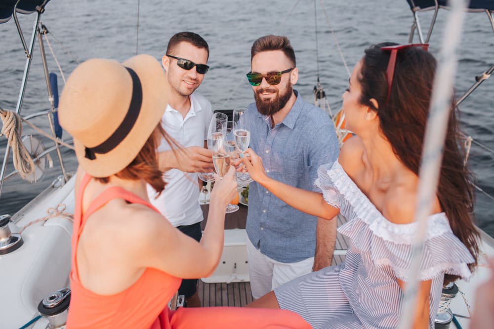 yacht-party-toast-dubai